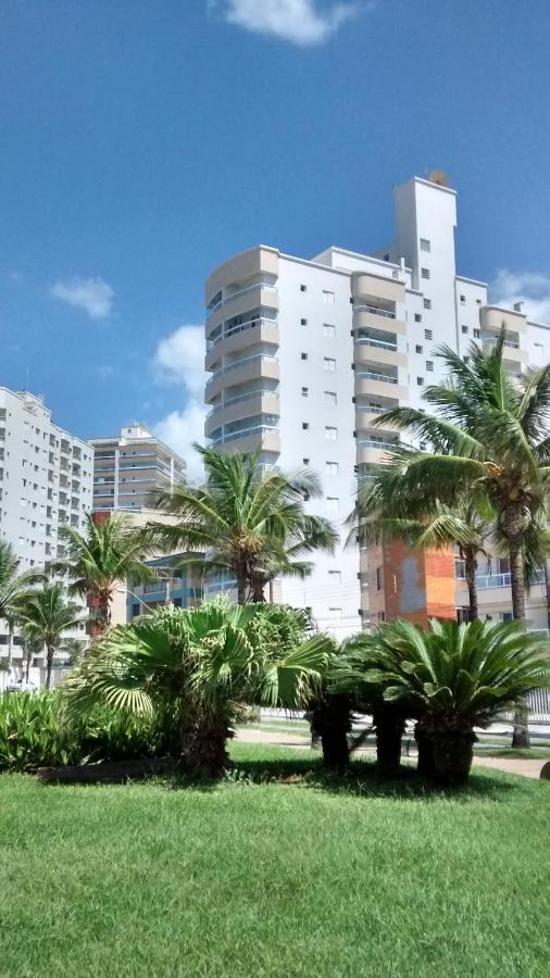 Na Praia Grande (Santos)