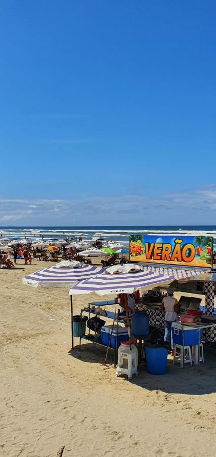 Na Praia Grande (Santos)